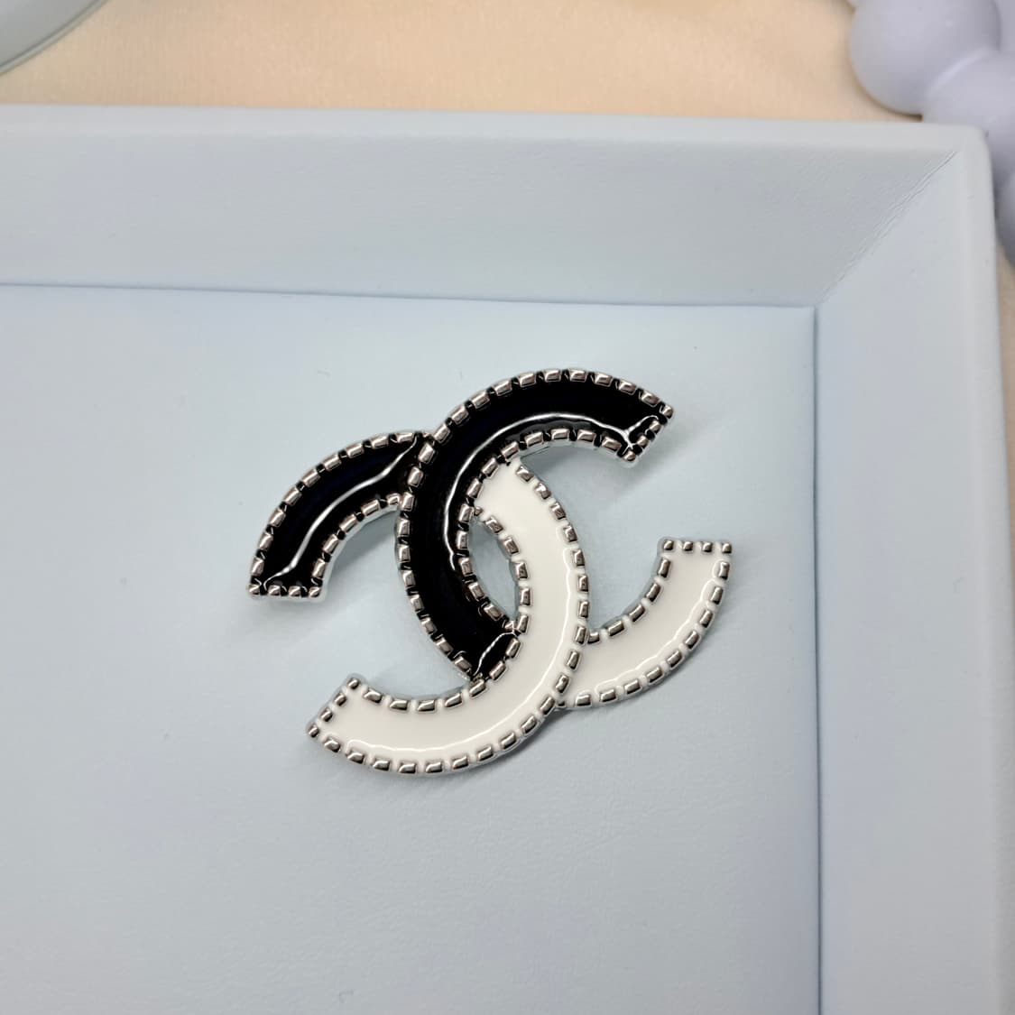 샤넬 브로치 빈티지 펜던트 블랙앤화이트 상품이미지4