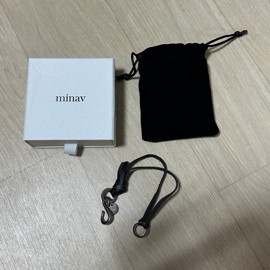 새상품 미나브 가죽 레더 써지컬 팔찌 블랙 상품이미지4