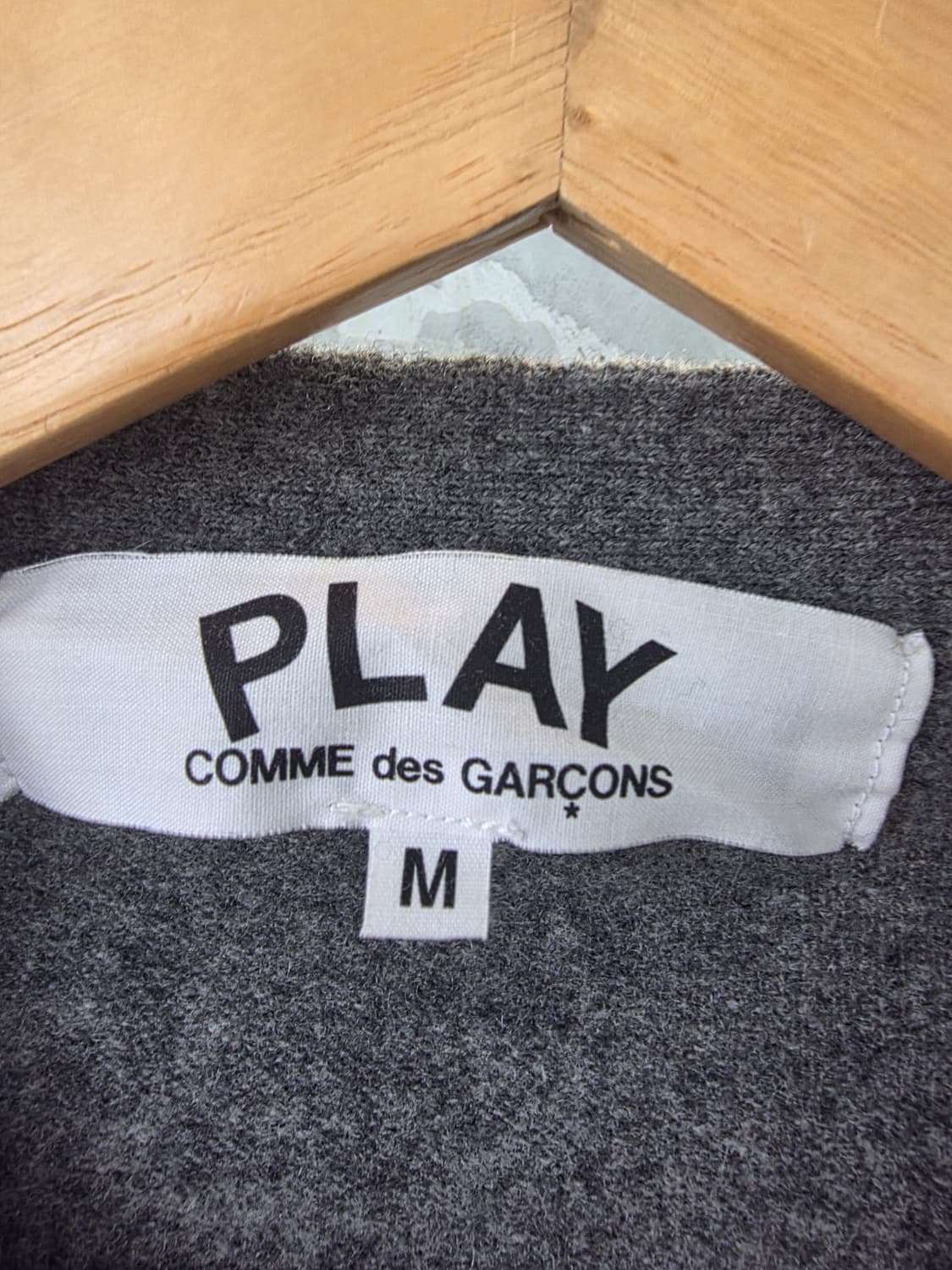 꼼데가르송 플레이 라인의 그레이 가디건  M 상품이미지4
