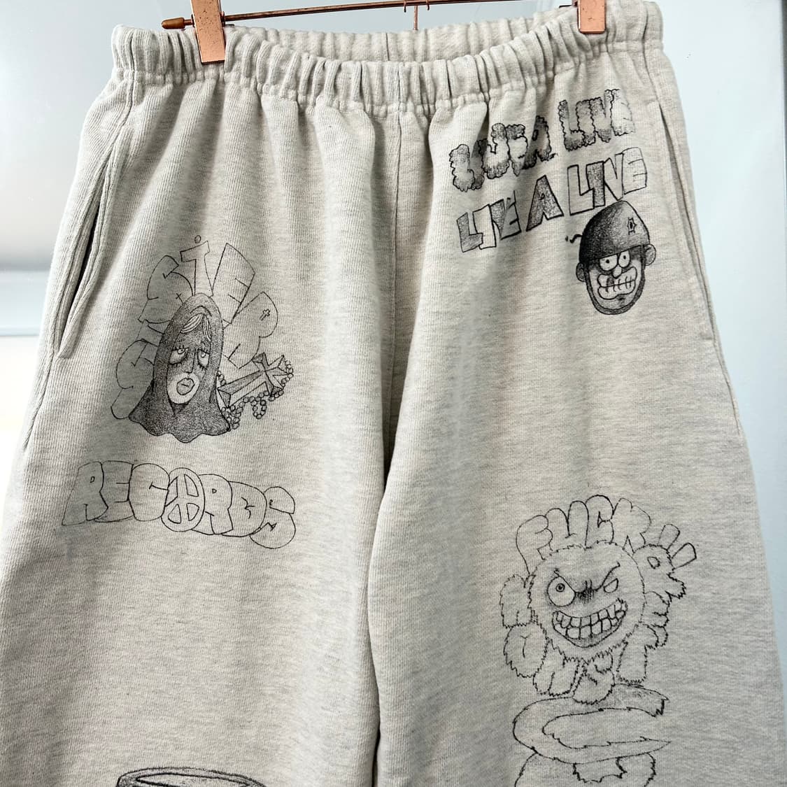 도넛리벤지 그래픽 스웻 팬츠 상품이미지6