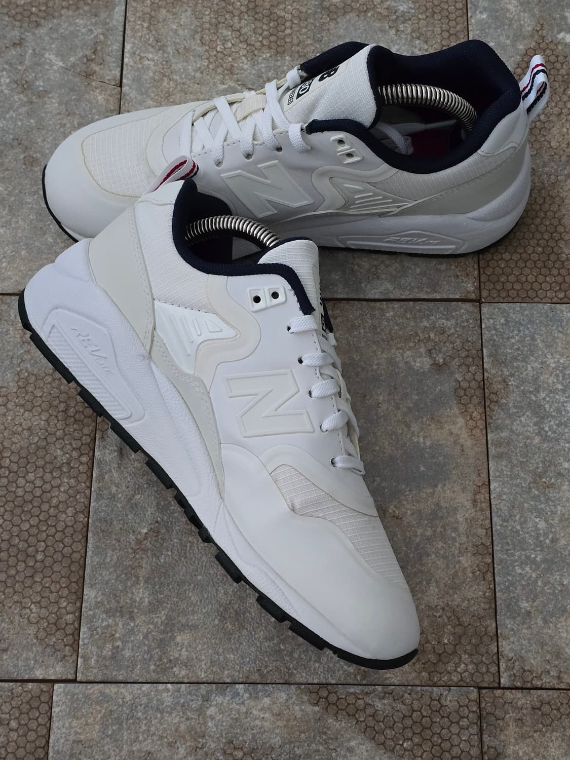 (225)뉴발란스 580 화이트  상품이미지4