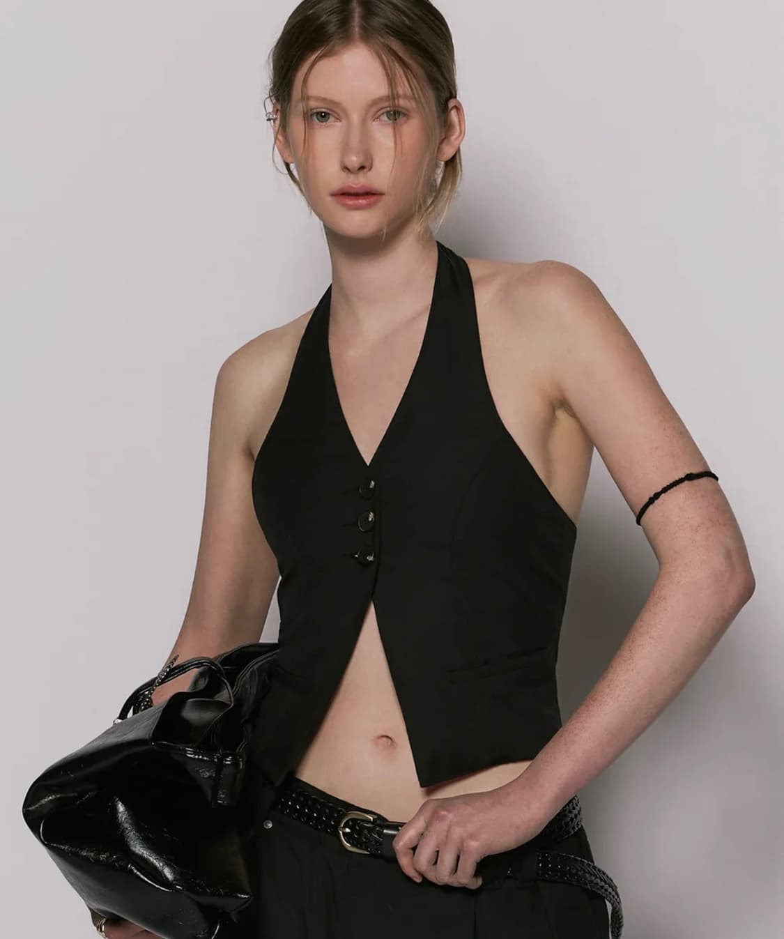 Evelyn halter neck vest black 상품이미지1