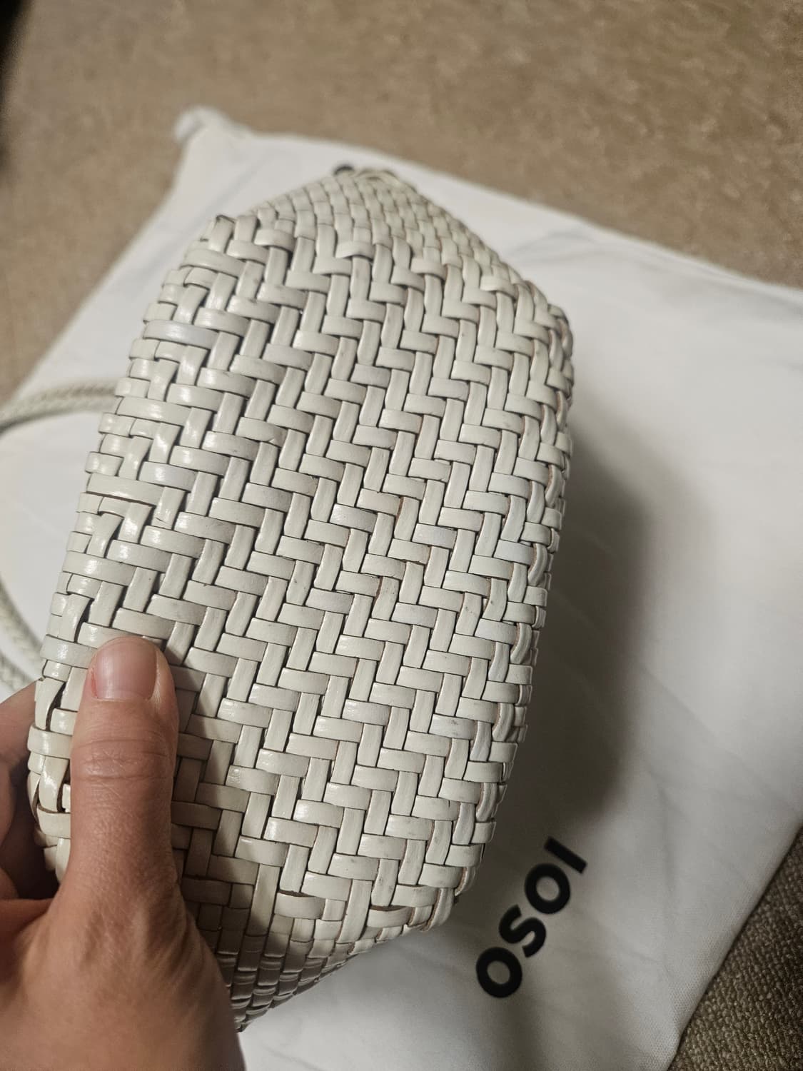 오소이 립 숄더백 벨 화이트  상품이미지5