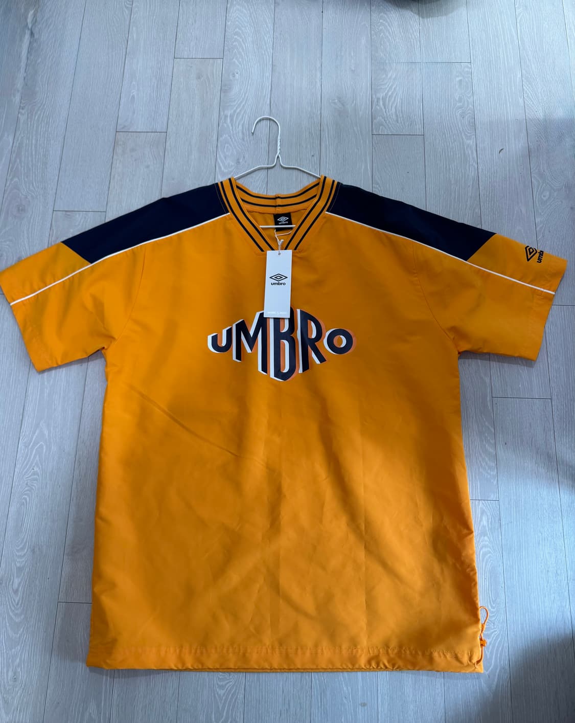 새상품 . 엄브로 머스타드 웜업 상품이미지1