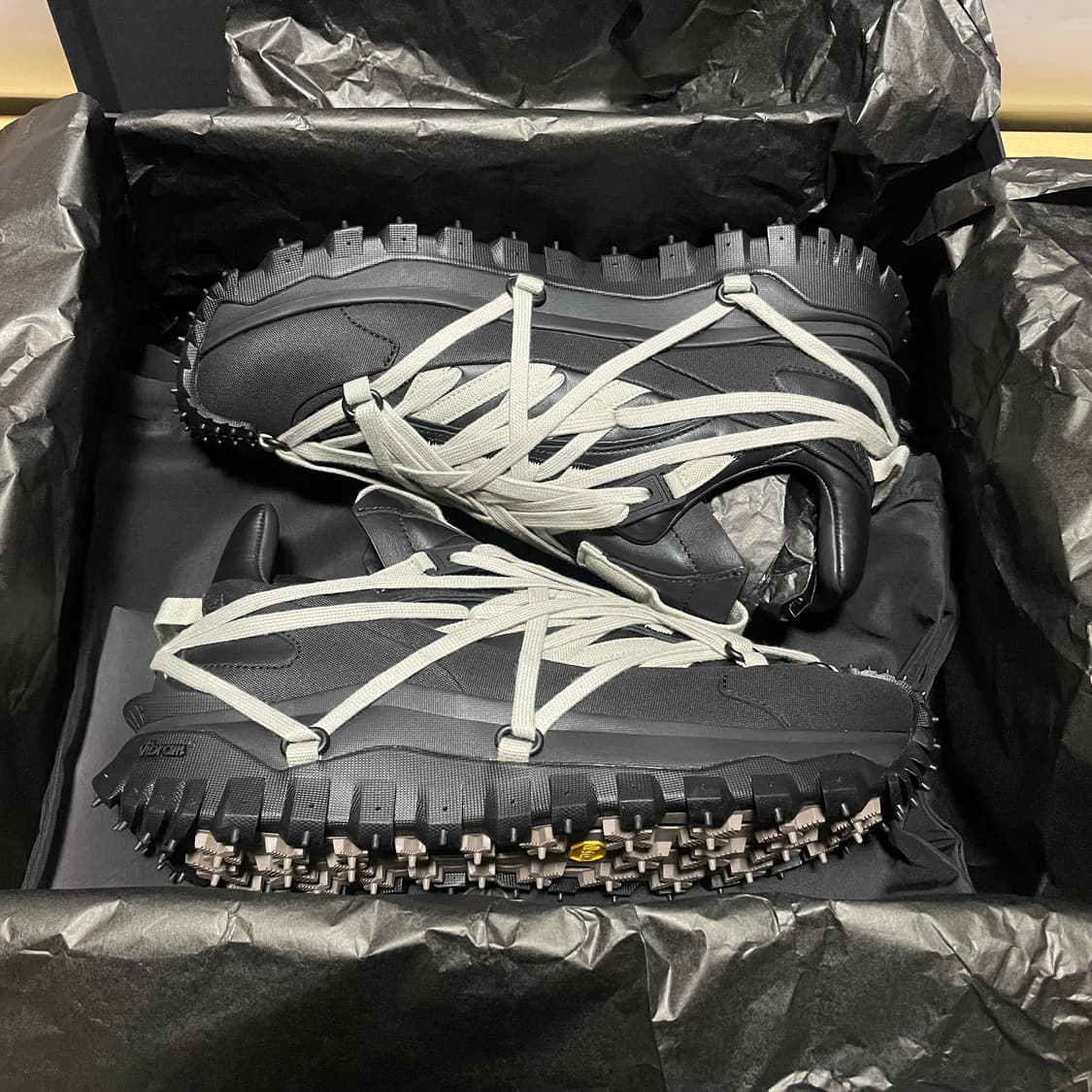 [41,43] 몽클레르 릭오웬스 트레일그립 메가레이스 블랙 26SS 상품이미지3