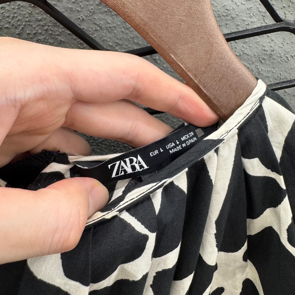 ZARA 자라 긴팔 블라우스 지브라 패턴 허리 밴딩 디테일 블랙 화이트 상품이미지6