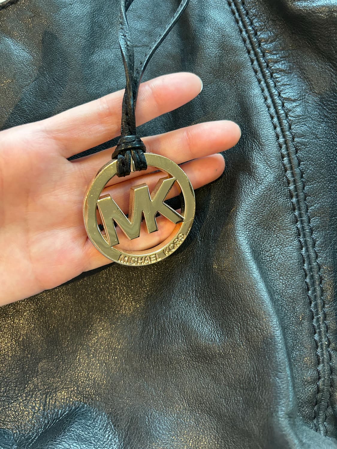 마이클코어스 레더 숄더백 상품이미지2