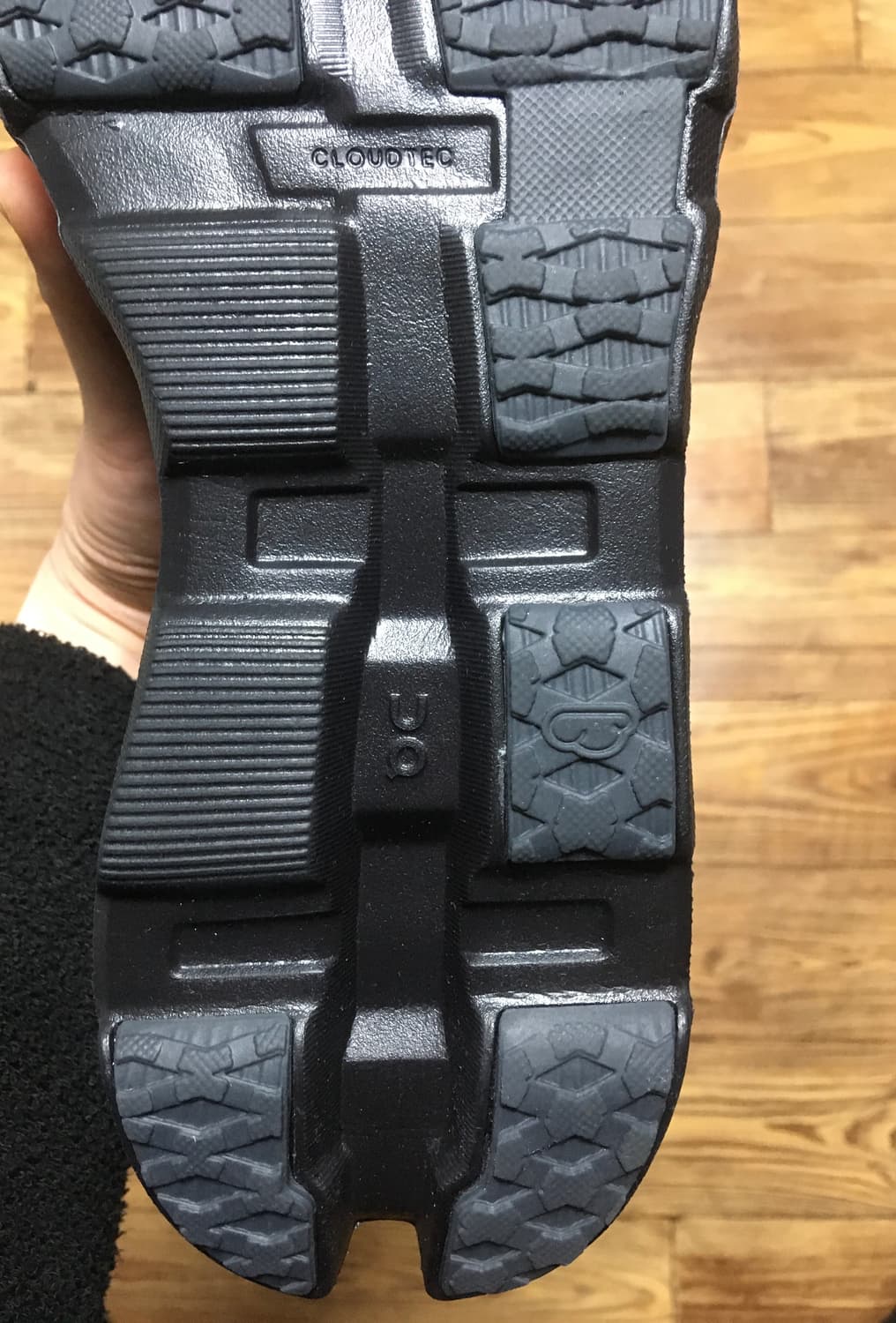 (280)온러닝 파프 클라우드몬스터 하이퍼 블랙 판매합니다 상품이미지9