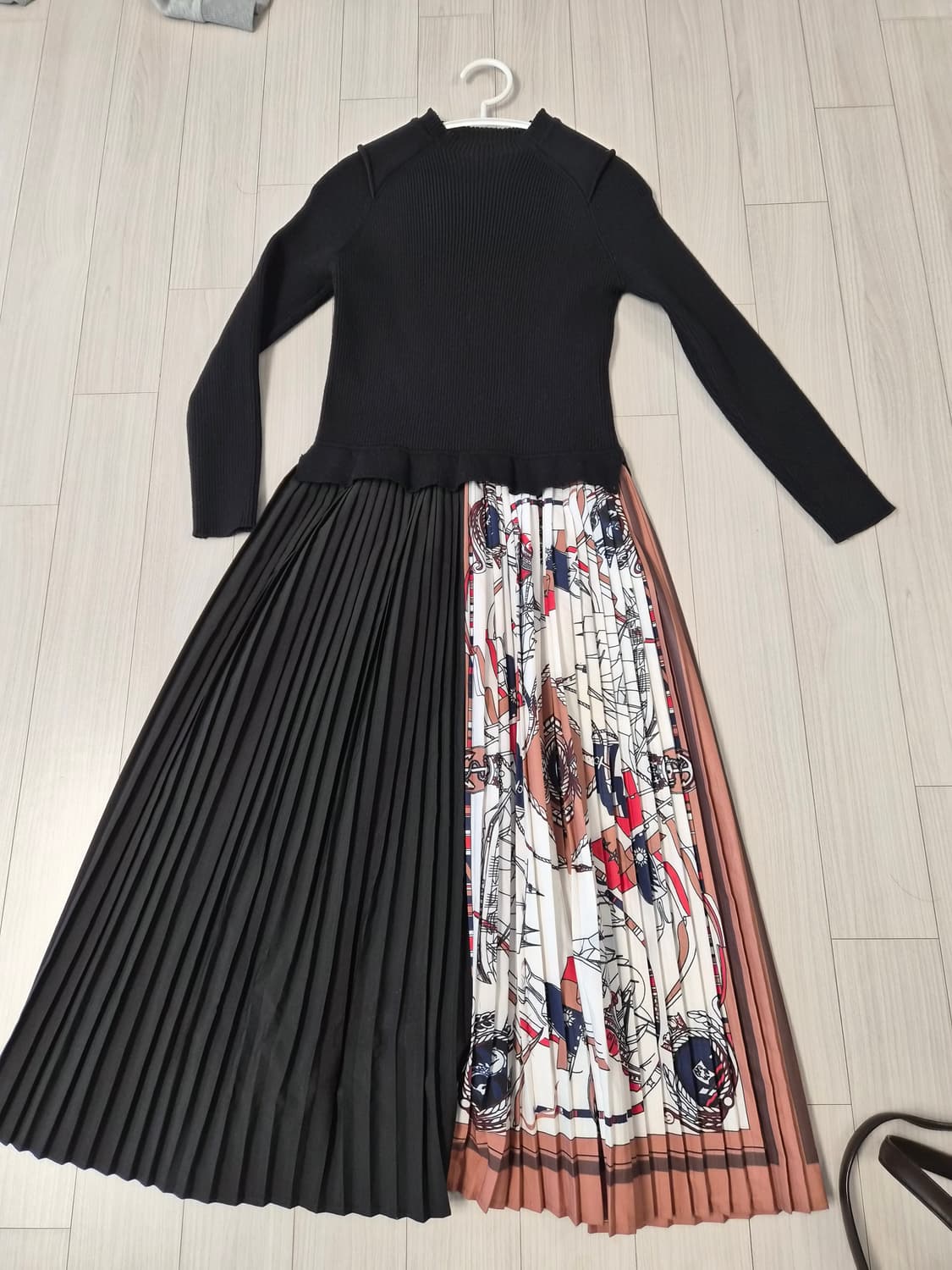 벨리걸 플리츠 니트 원피스 판매합니다 상품이미지1