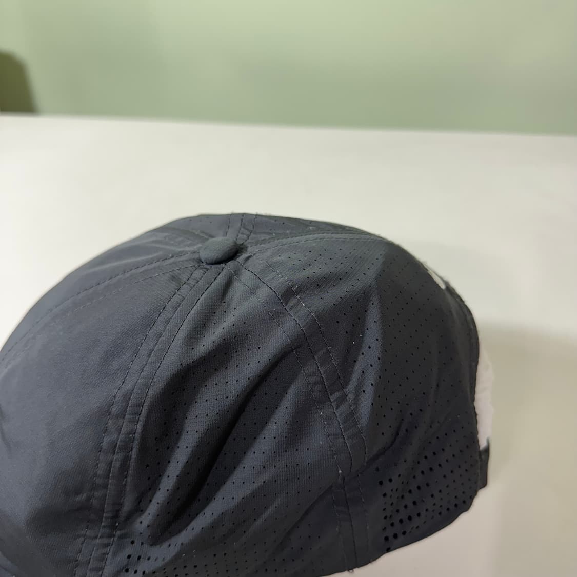 OS 나이키 챠콜 쥐색 DRI-FIT 폴리 시스루 런닝캡 상품이미지3