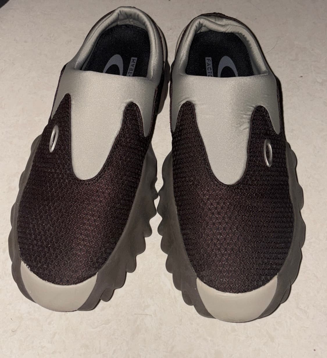 오클리 팩토리 팀 x 브래인 데드 오스트리치 찹 쏘우 뮬 마룬 애스프레소 상품이미지5