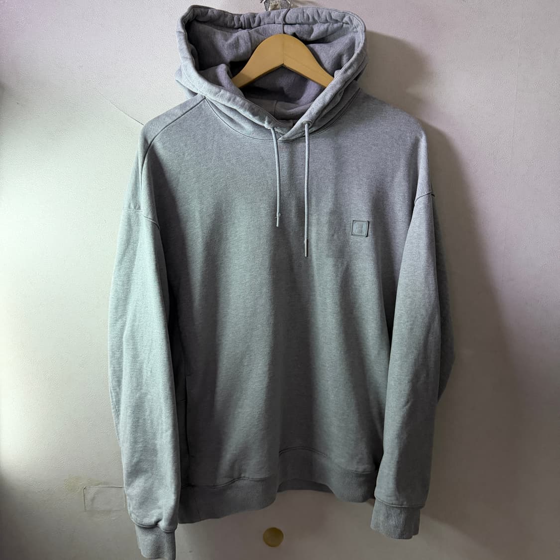 솔리드옴므 백로고 그레이 후드티셔츠 48 (105) 상품이미지2