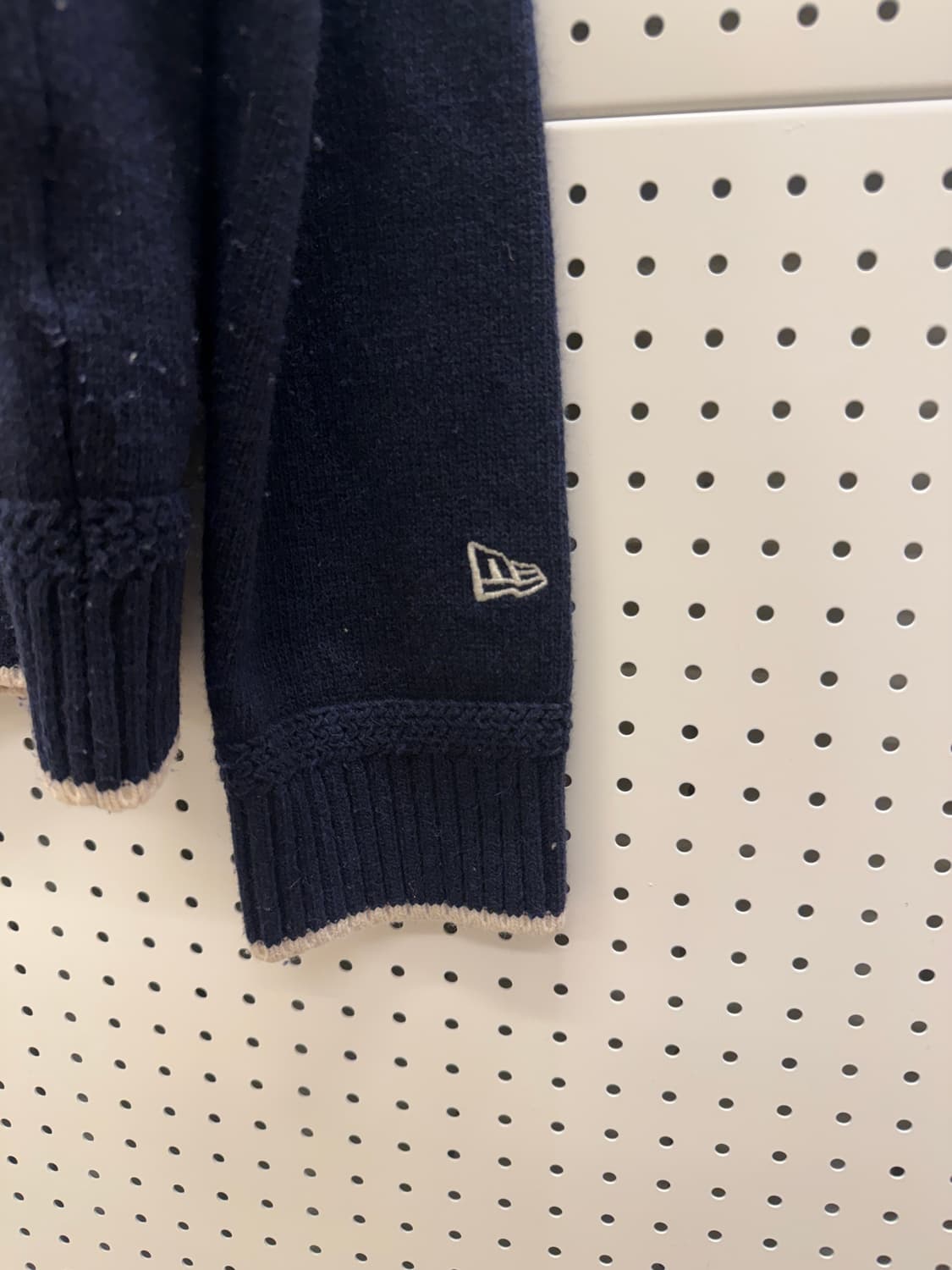 뉴에라 뉴욕 양키스 빅로고 니트 스웨터 네이비 U396 상품이미지3