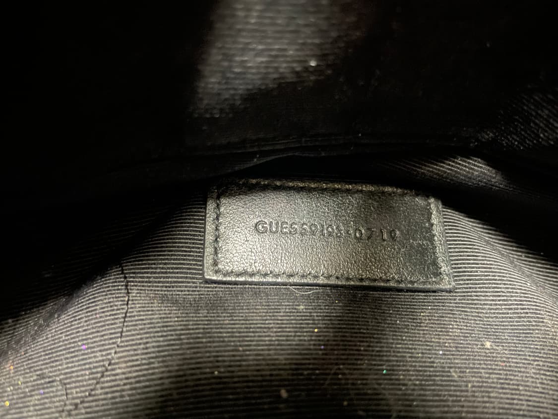 생로랑 마틀라세 클러치백 블랙 은장입니다 상품이미지8