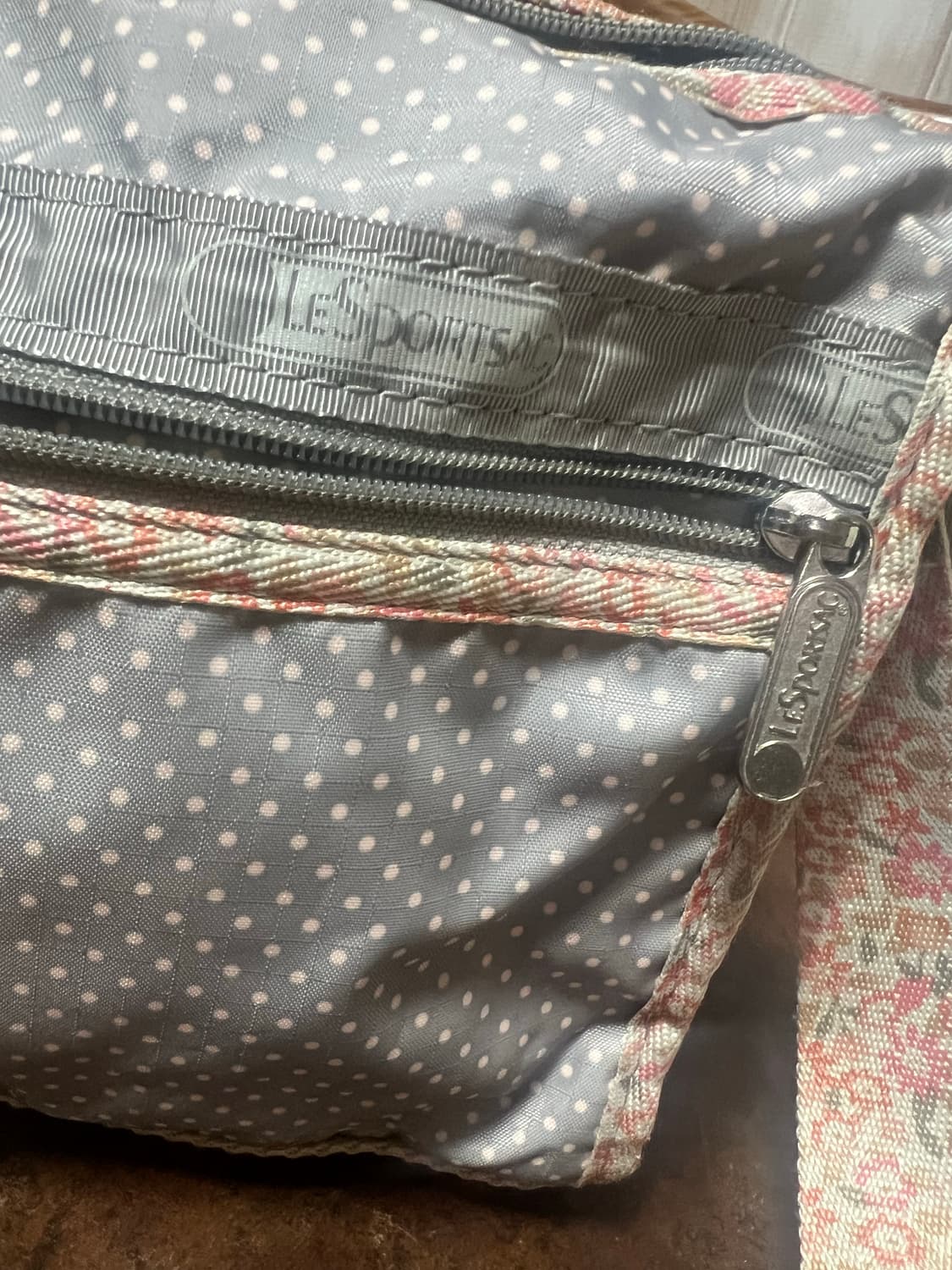 Lesportsac 레스포삭 로즈도트 크로스백 상품이미지5