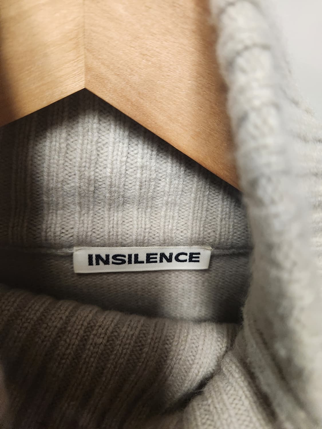 인사일런스 슬릿 하이넥 니트 M 상품이미지2