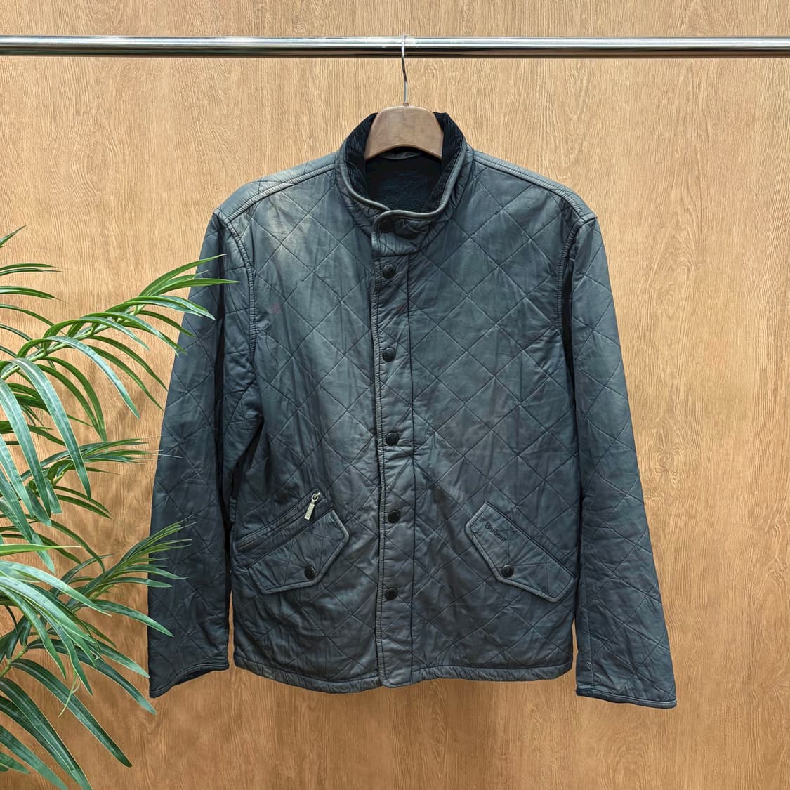 바버 경량 퀄팅 자켓 코듀로이 카라 스냅 버튼 패치 포켓 디테일 카키 상품이미지1