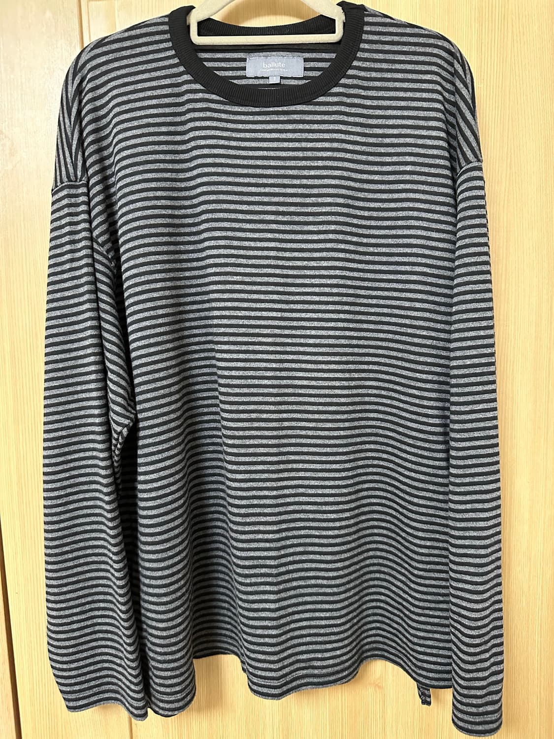 발루트 더스티 스트라이프 롱슬리브 상품이미지1