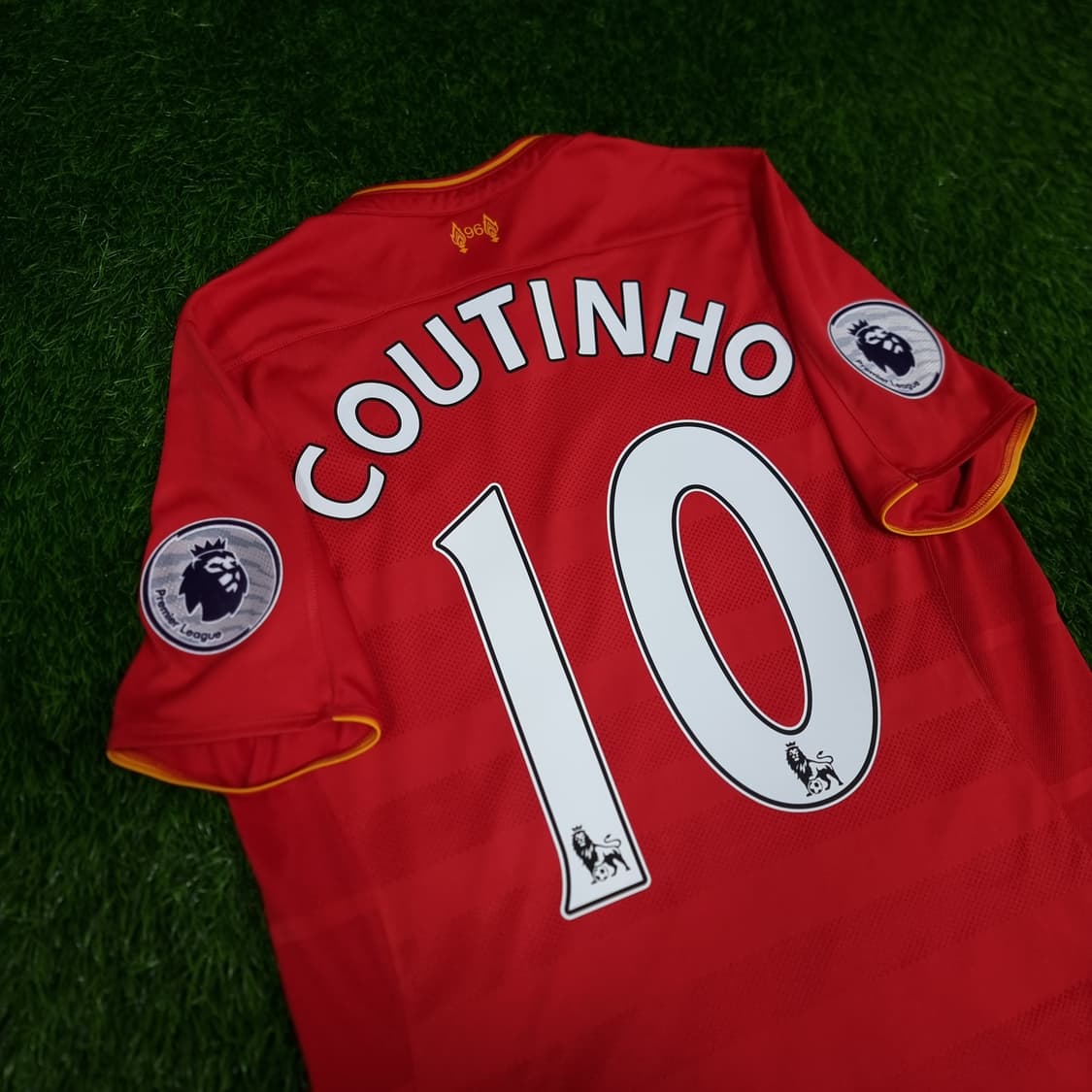 16-17시즌 리버풀 홈 유니폼 #10 쿠티뉴 상품이미지3