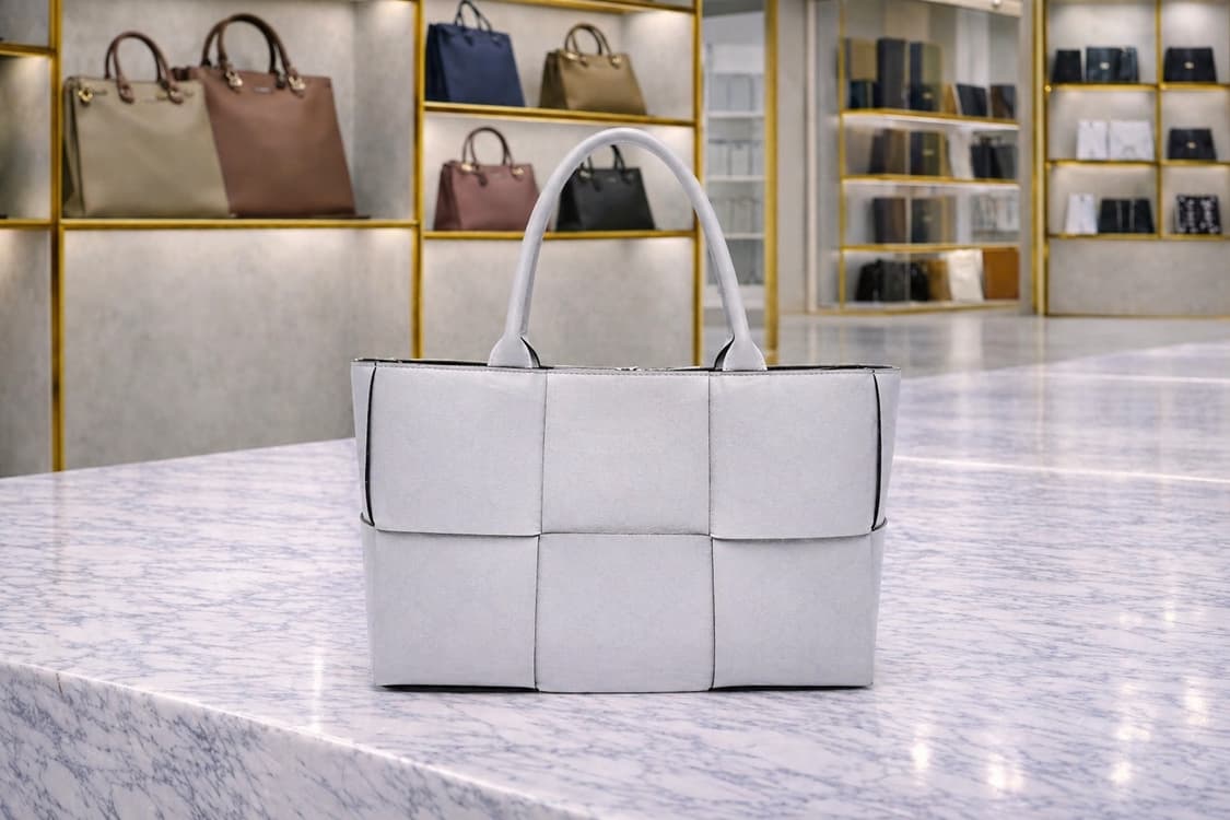 [A급] 보테가베네타 아르코 토트백 미디엄 판매합니다!!! 상품이미지1