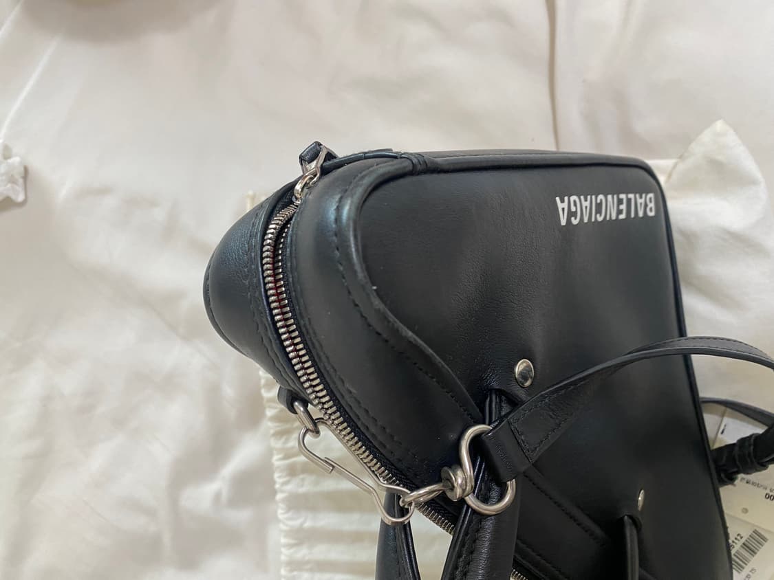 발렌시아가 트라이앵글백 xs 상품이미지6