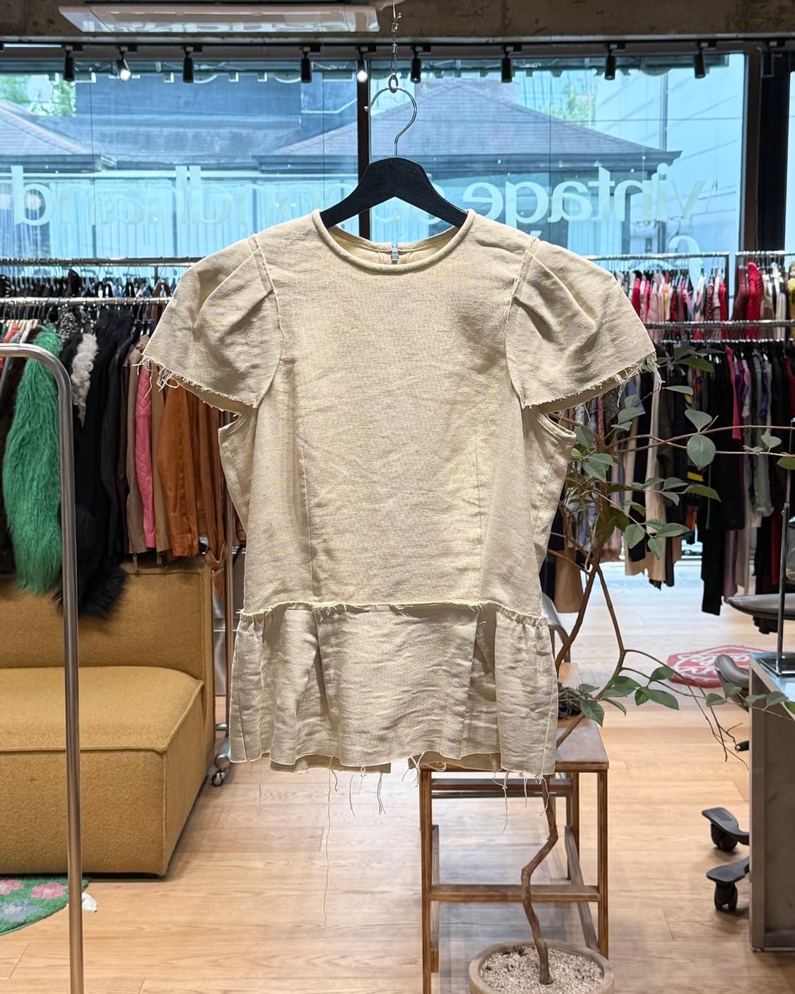 이자벨마랑 베이지 린넨 하프 블라우스  상품이미지1