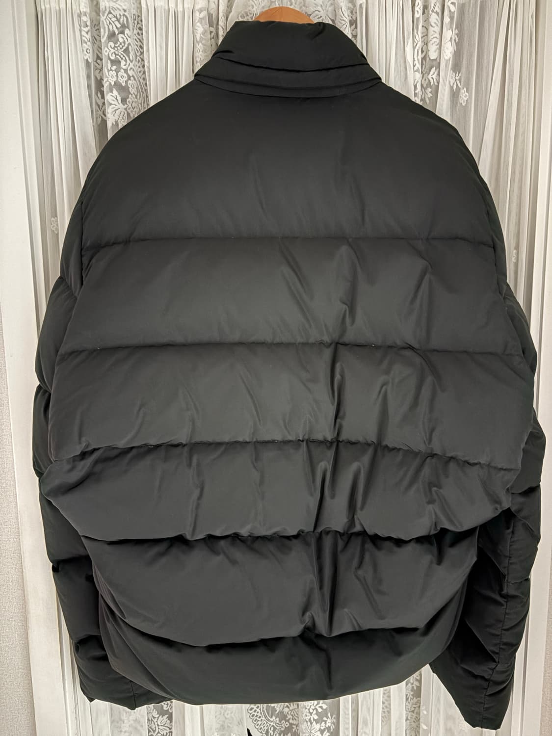 정품 17fw 발렌시아가 c컬 패딩 46 상품이미지4