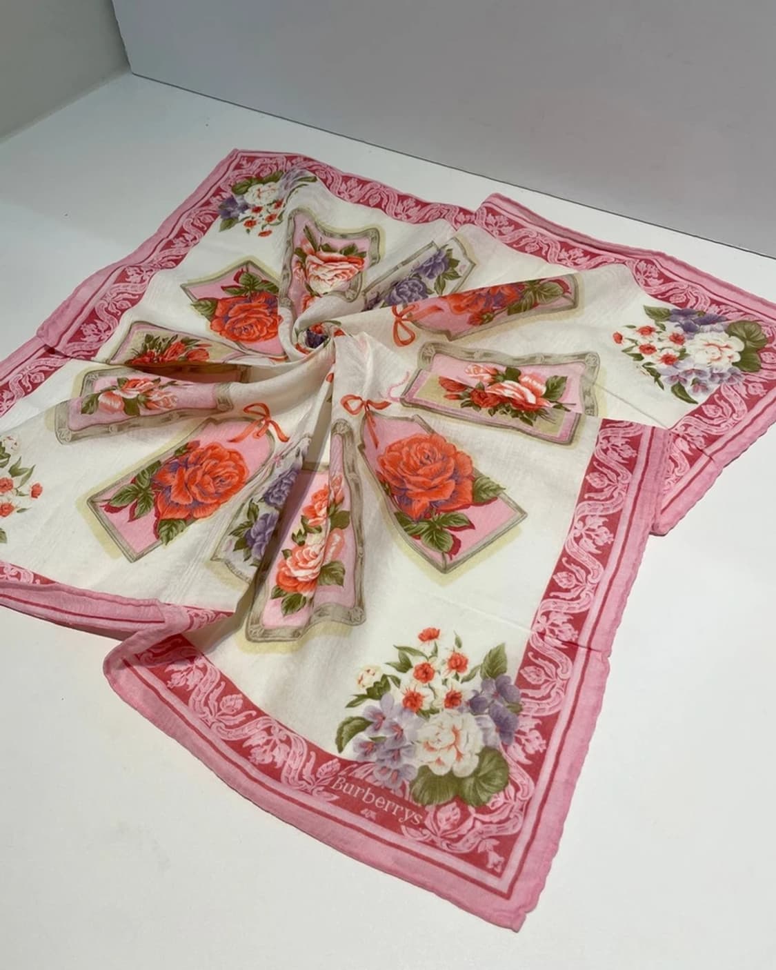 버버리 00s 시그니처 재팬 플라워 쁘띠 반다나 손수건 A1220 상품이미지2