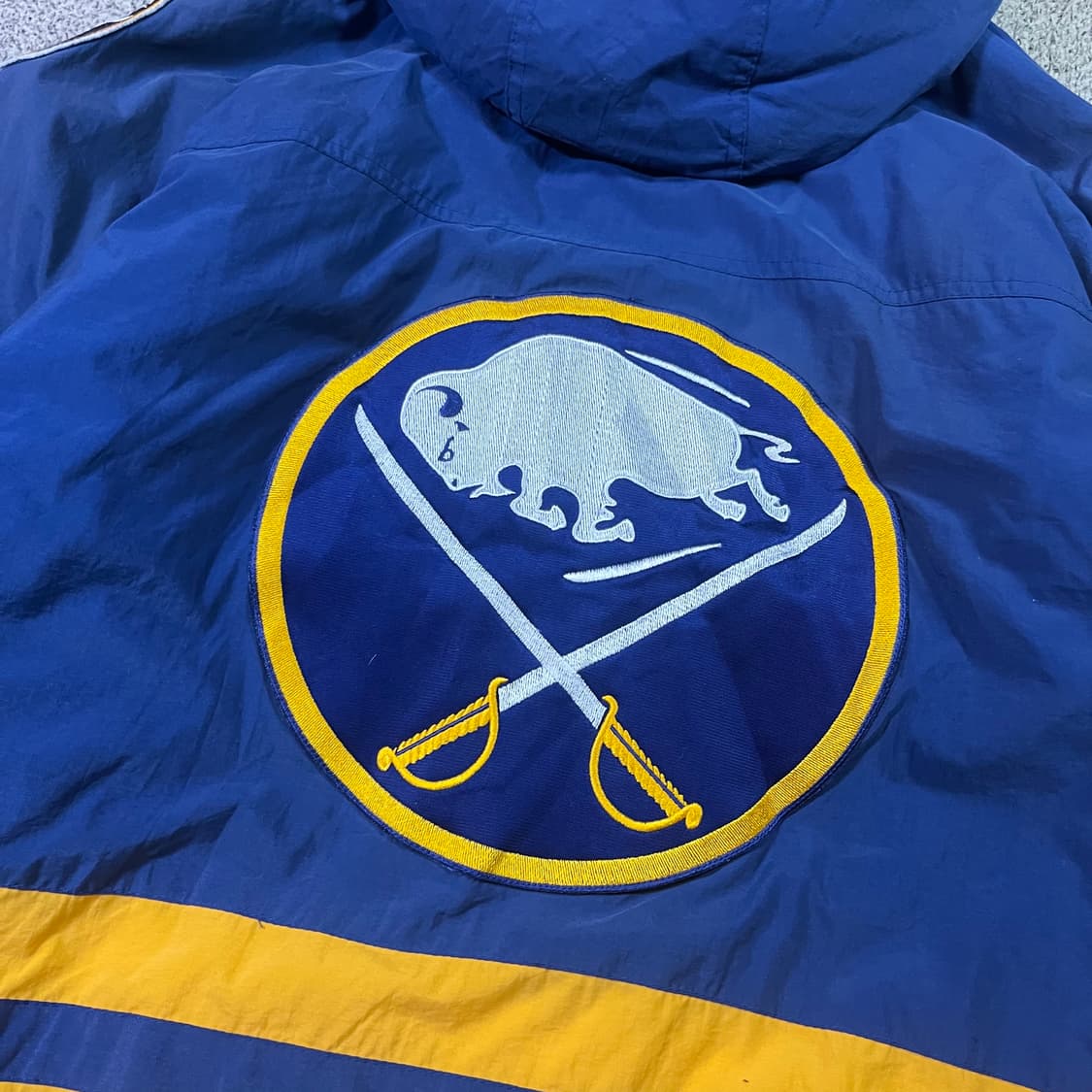 NFL 올드스쿨 버팔로 세이버스 빅로고 점퍼 상품이미지4