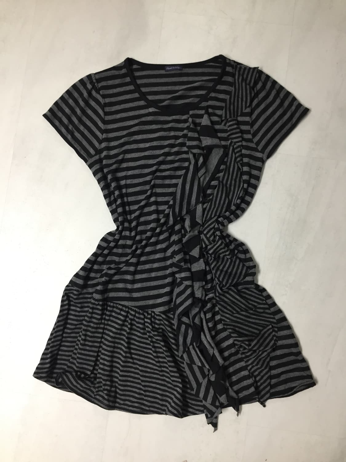 프릴 드레이프 스트라이프 반팔 티셔츠 상품이미지1