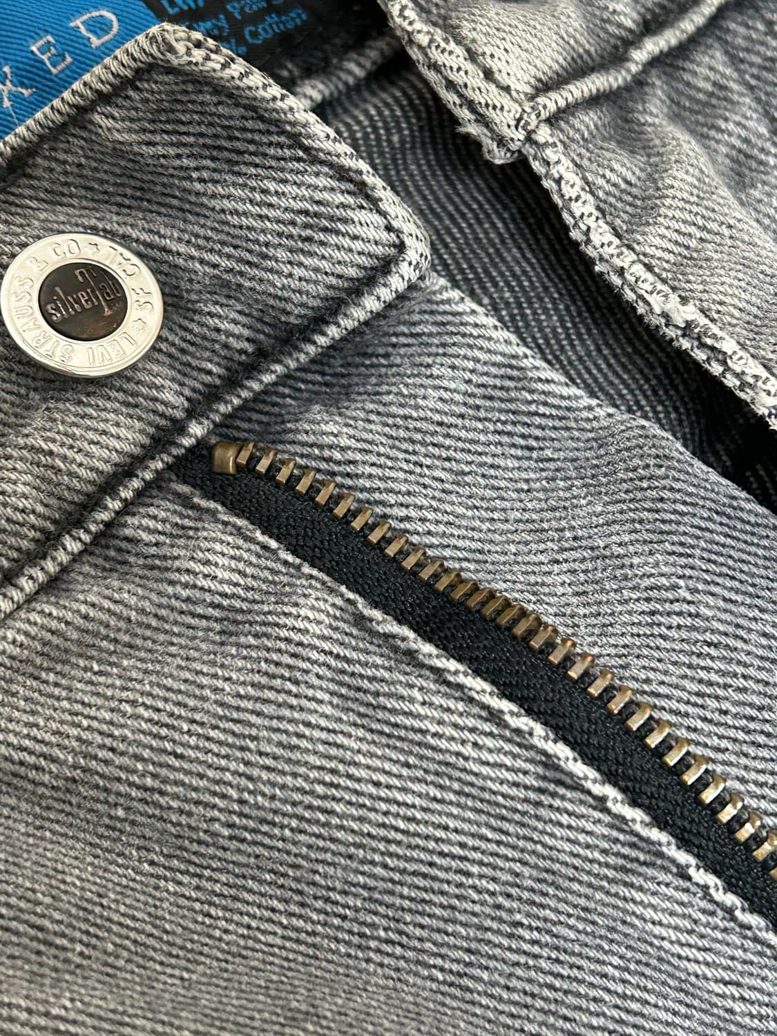 리바이스 90s 실버탭 릴렉스드핏 그레이 워싱 데님팬츠 상품이미지3