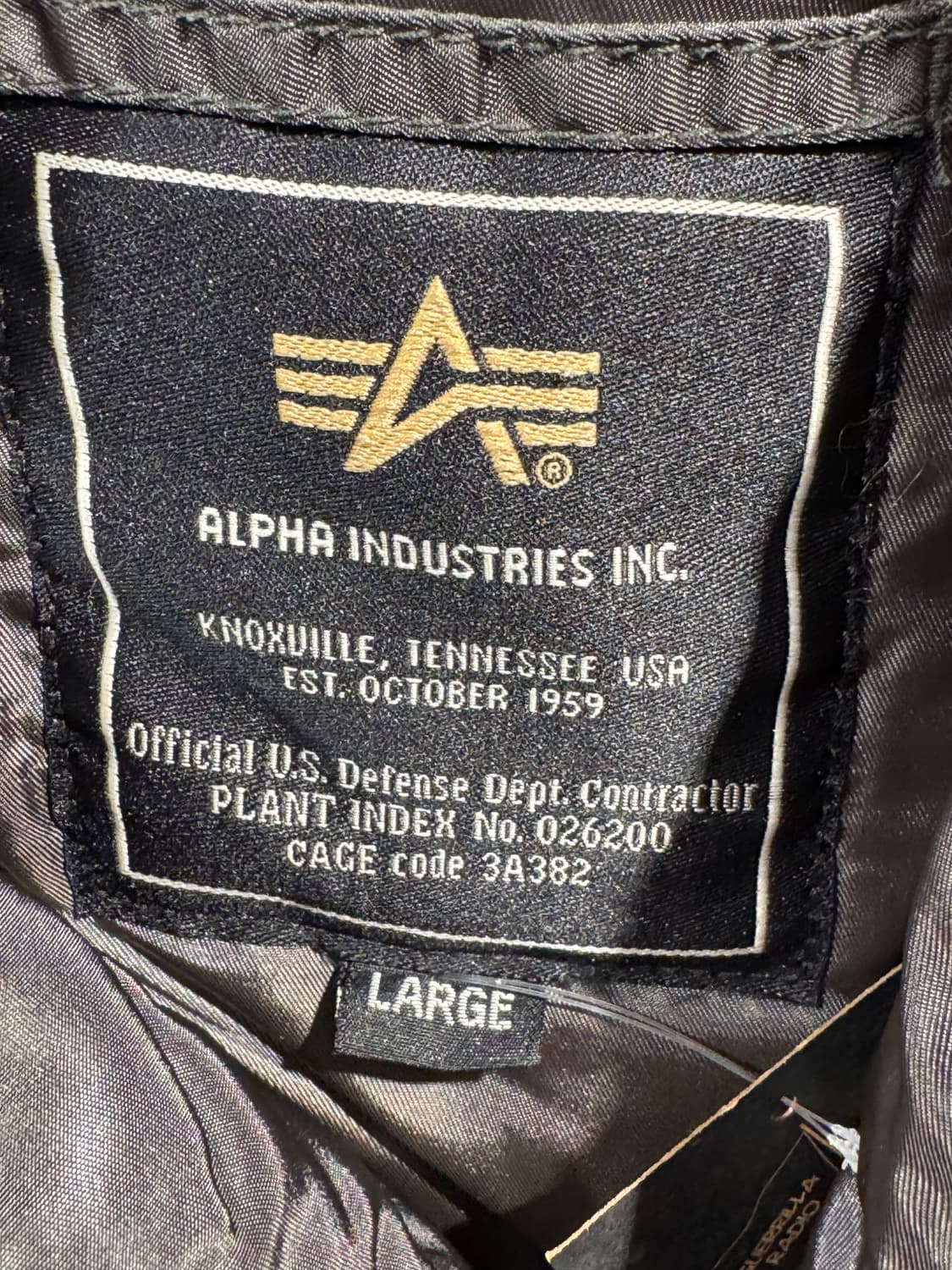 Alpha Industries Inc. khaki puffer jacke 상품이미지3