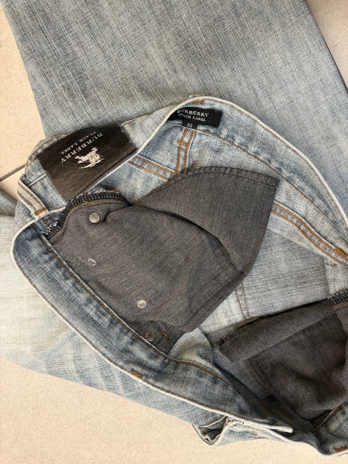 버버리 블랙라벨 워싱 데님팬츠 상품이미지9
