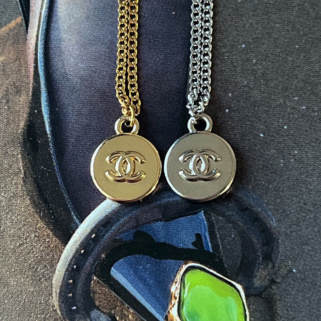 2Color 샤넬 코인 로고 목걸이 상품이미지2