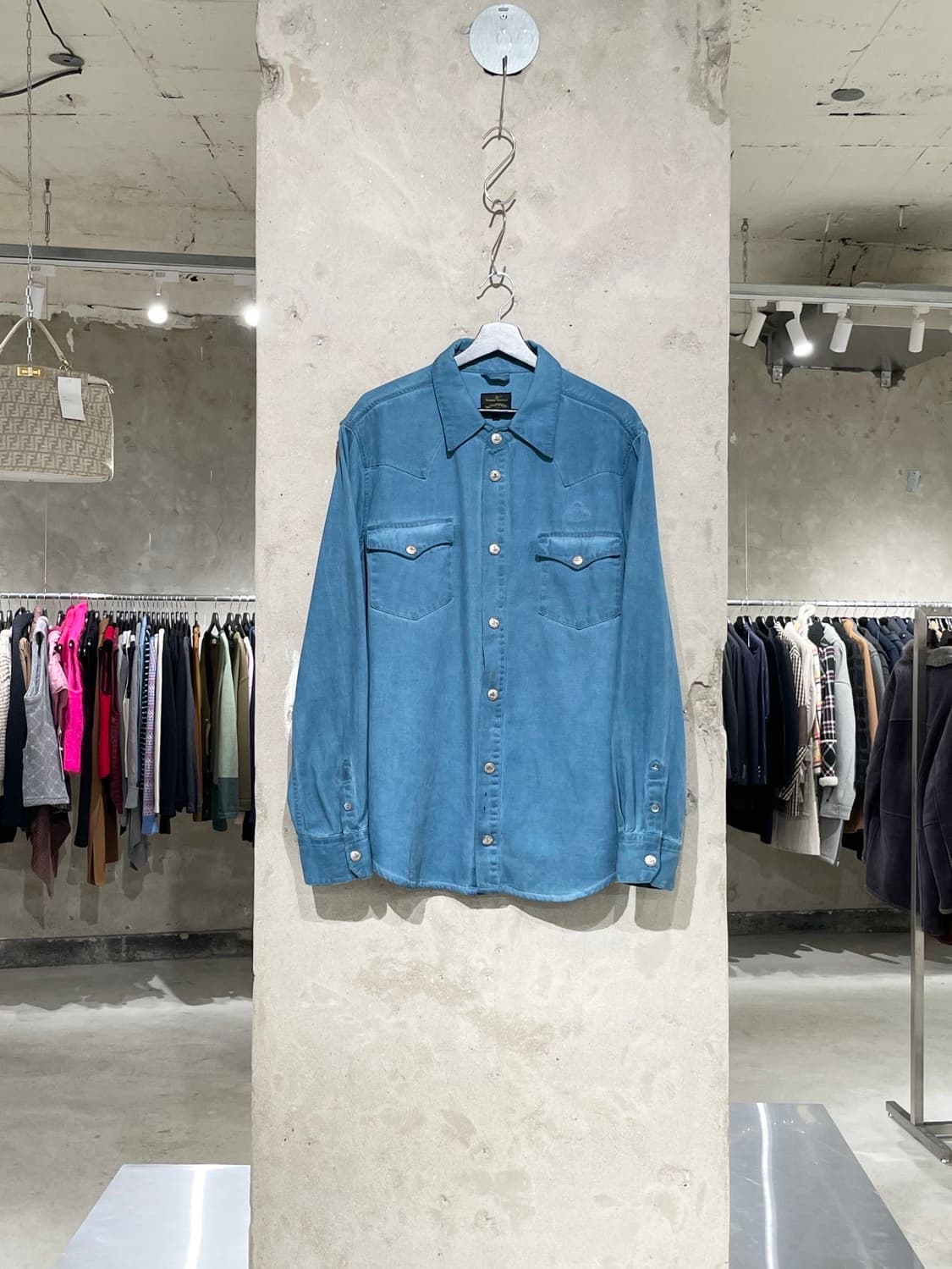 비비안 웨스트우드 앵글로마니아 아쿠아 블루 스냅 버튼 데님 셔츠 상품이미지1