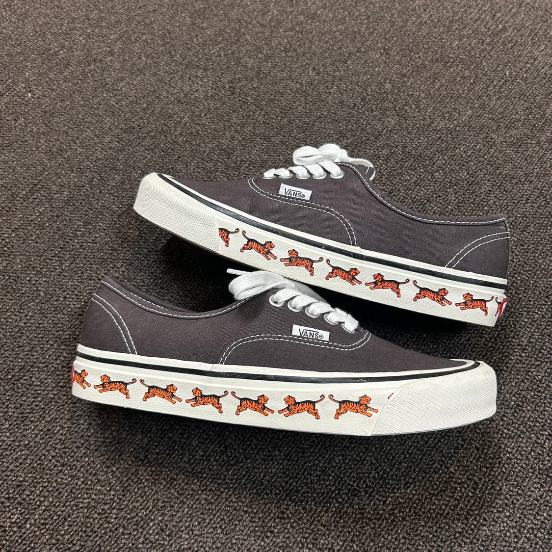 255) 반스 어센틱 타이거 정글 사이드월 새상품급 상품이미지1