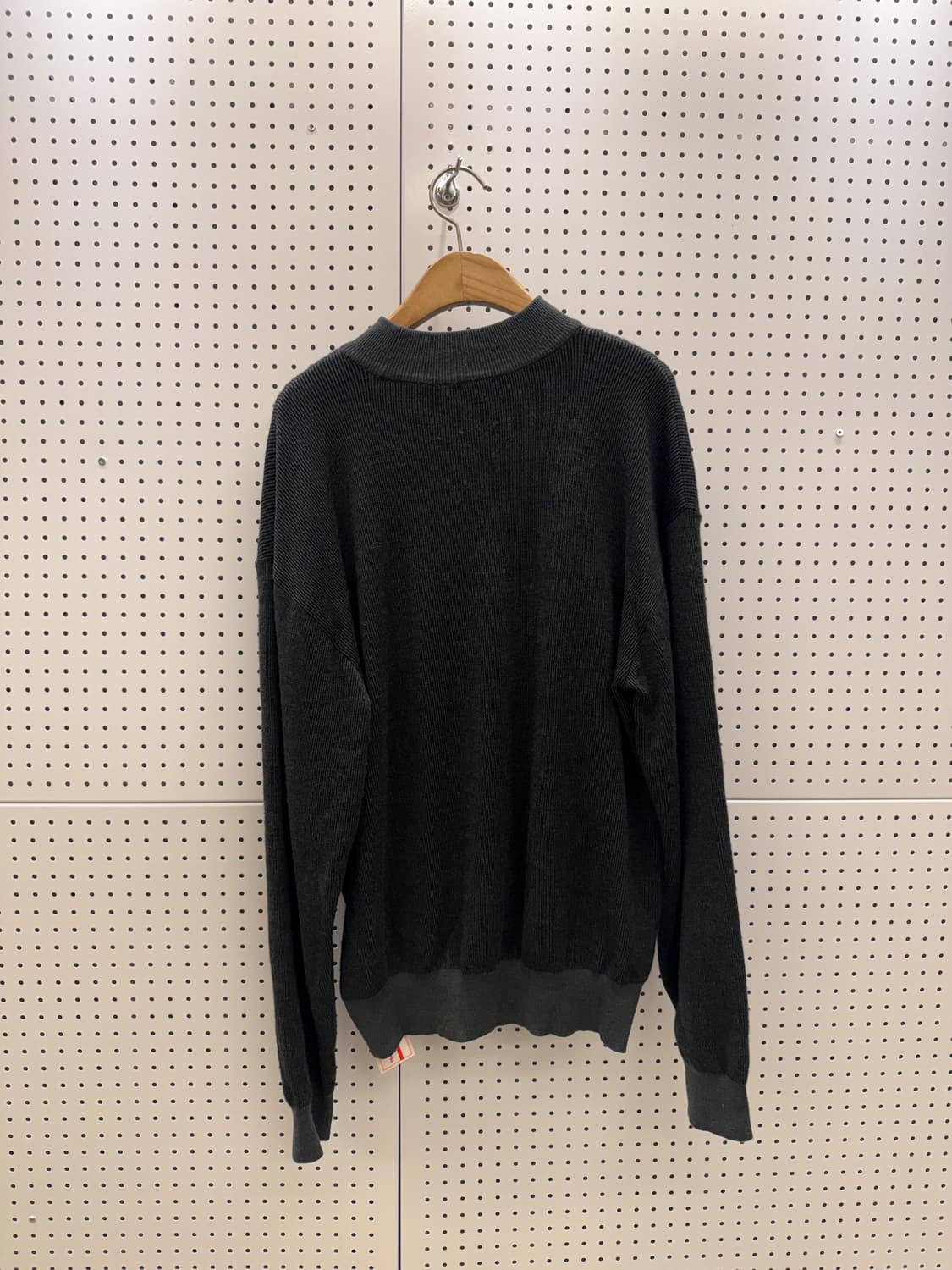 생로랑 다크그레이 미니 로고 니트 U1294 상품이미지3