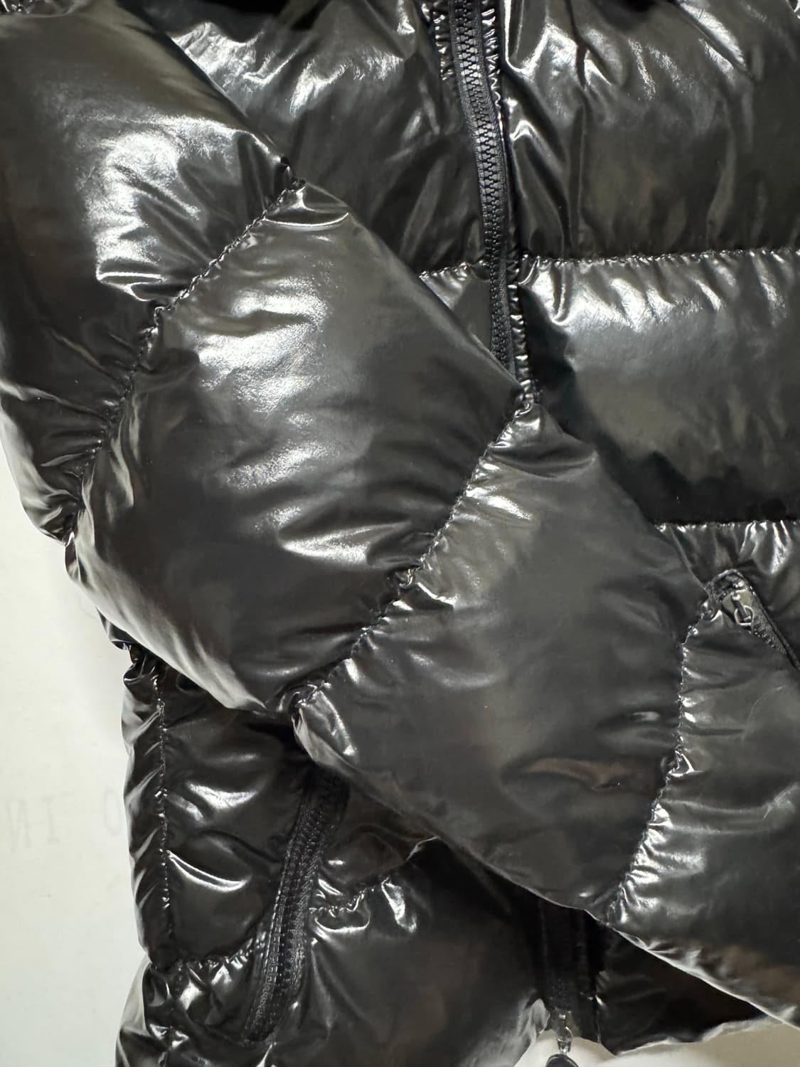 1 몽클레어 빅와펜 유광 여성 패딩 상품이미지6