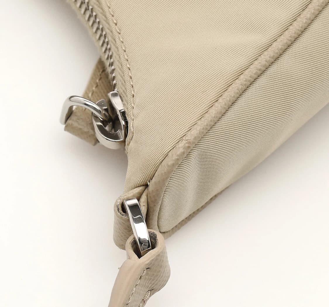 [A급] 프라다 리에디션 2005 사피아노 &리나일론 호보백 판매합니다! 상품이미지6