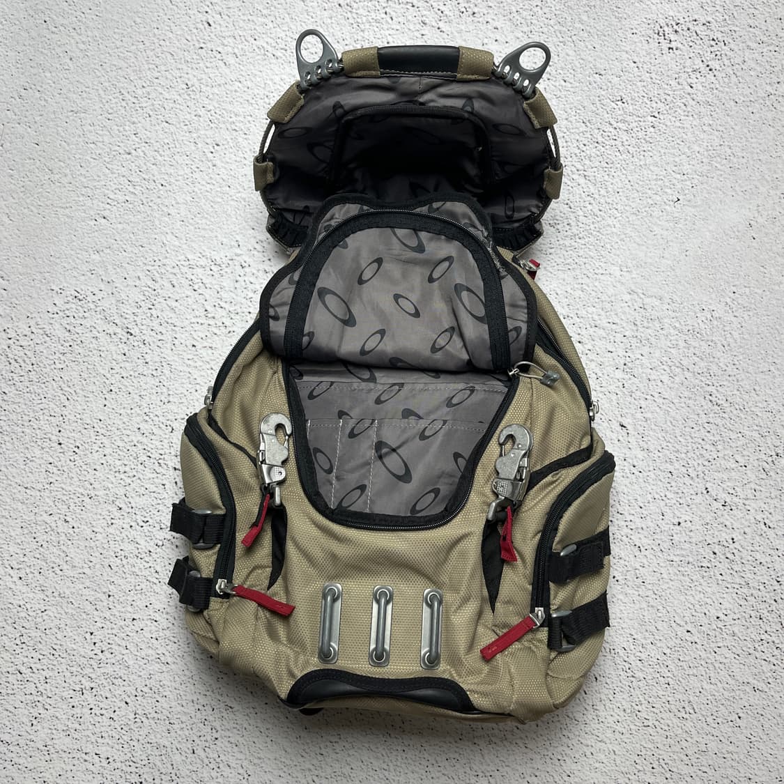 Oakley Bathroom Sink Backpack 'Desert' 상품이미지4