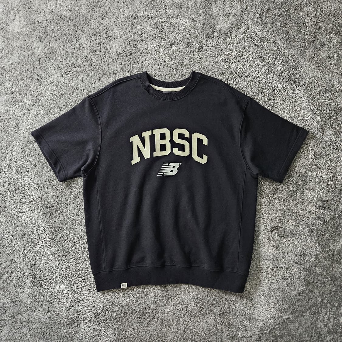 [무료배송] New Balance 반팔 맨투맨 상품이미지1