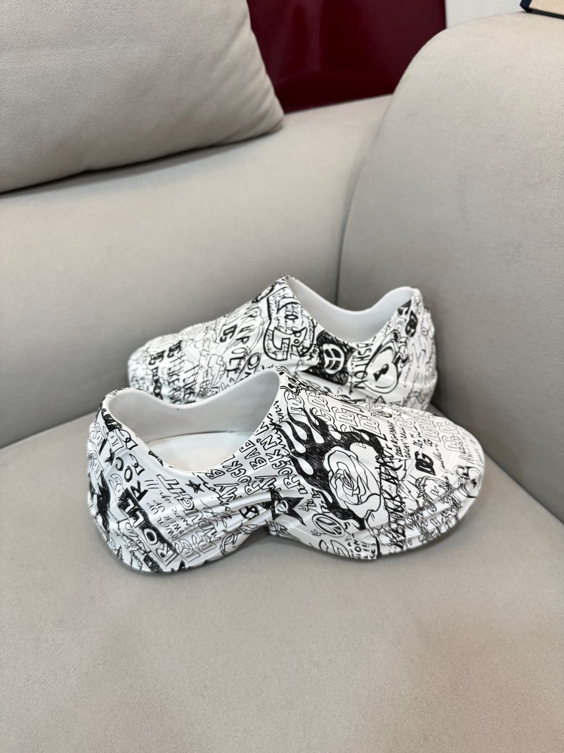 돌체앤가바나 그래피티 신발 스니커즈 39사이즈 상품이미지1