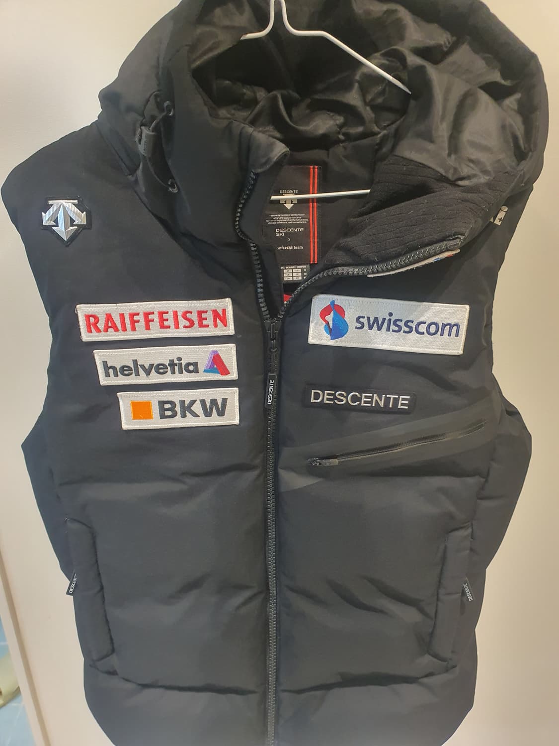 데상트 스키팀  패딩 베스트  상품이미지1