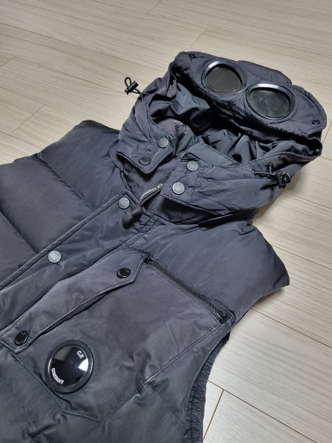cp컴퍼니 렌즈고글 조끼패딩 상품이미지1