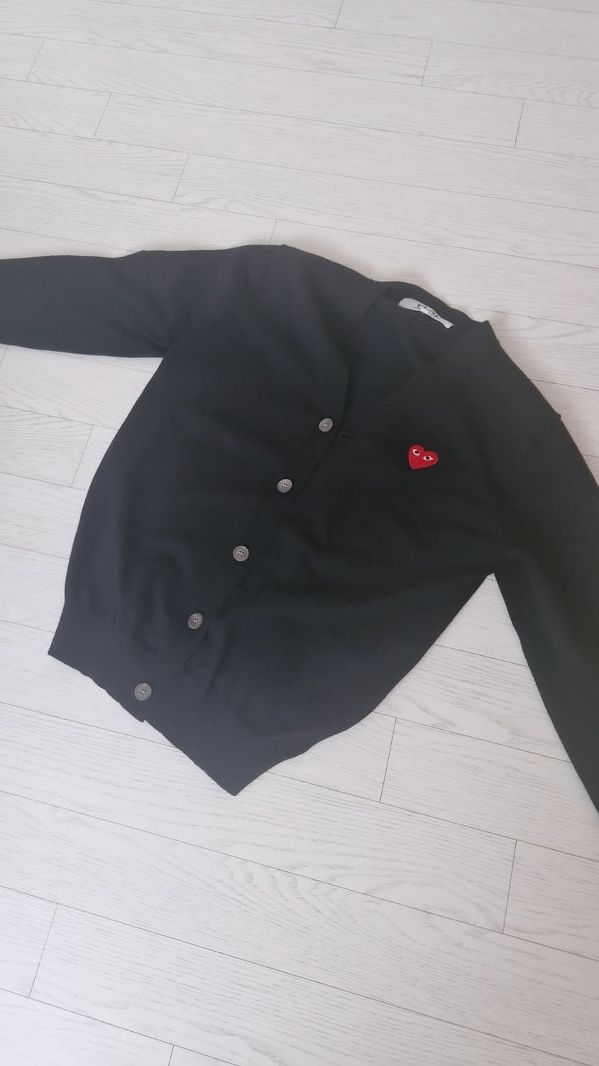 플레이 꼼데가르송 레드 하트 니트 가디건 블랙 상품이미지1