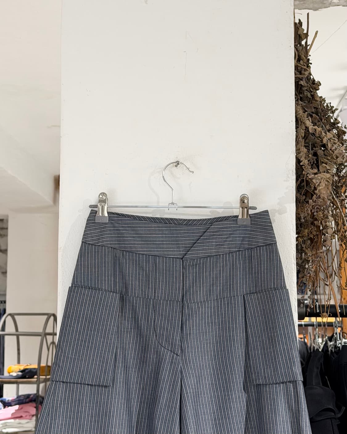 비비안웨스트우드 레드라벨 그레이 스트라이프 하프 팬츠 상품이미지2