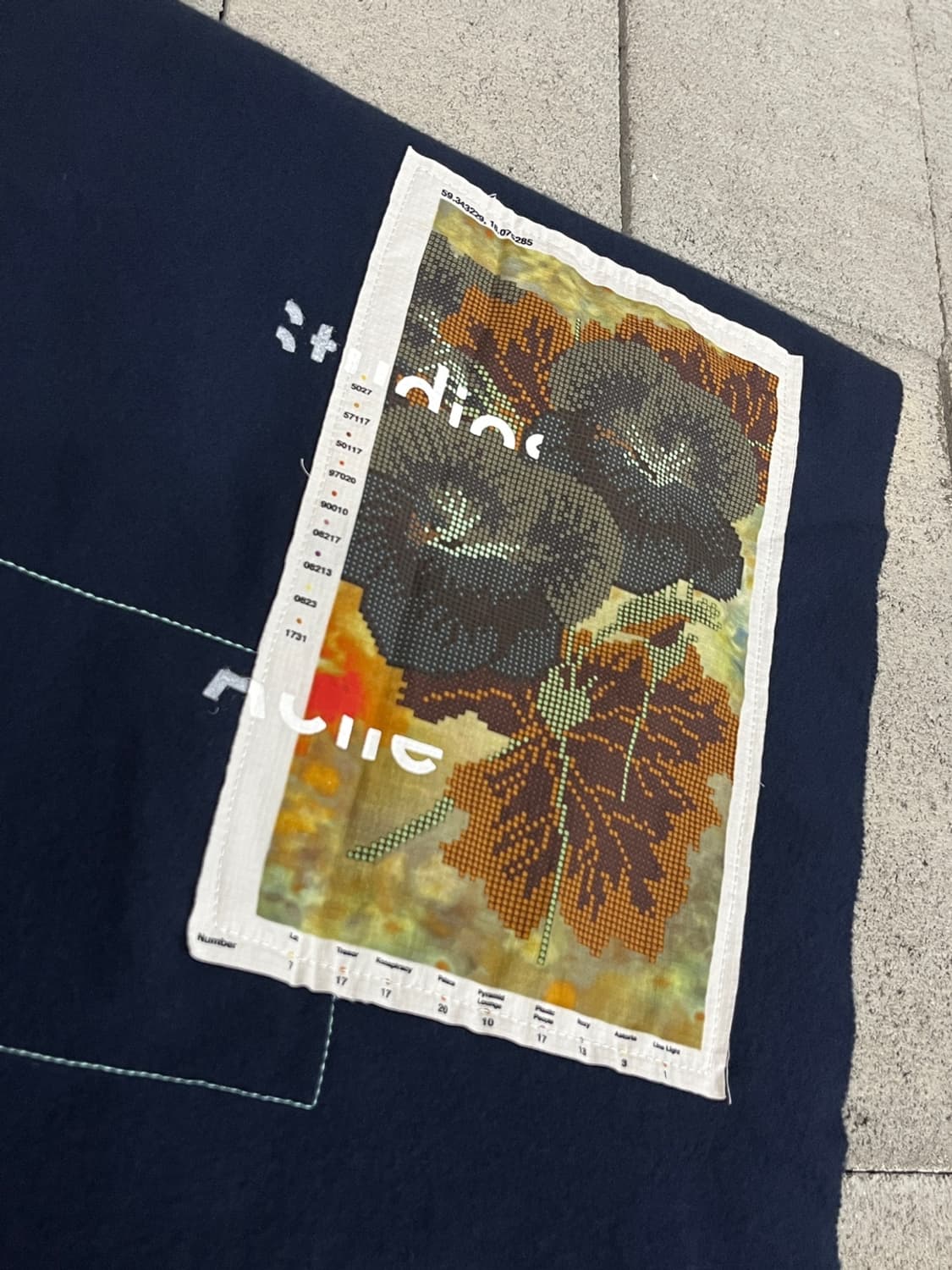 아크네 스튜디오 아트워크 패치 머플러 상품이미지2