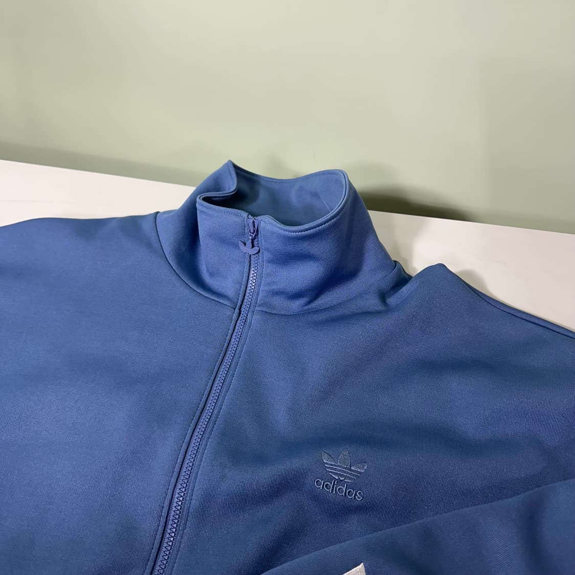 우먼L 아디다스 오리지날 스카이블루 오버핏 불꽃로고 트랙탑 상품이미지4