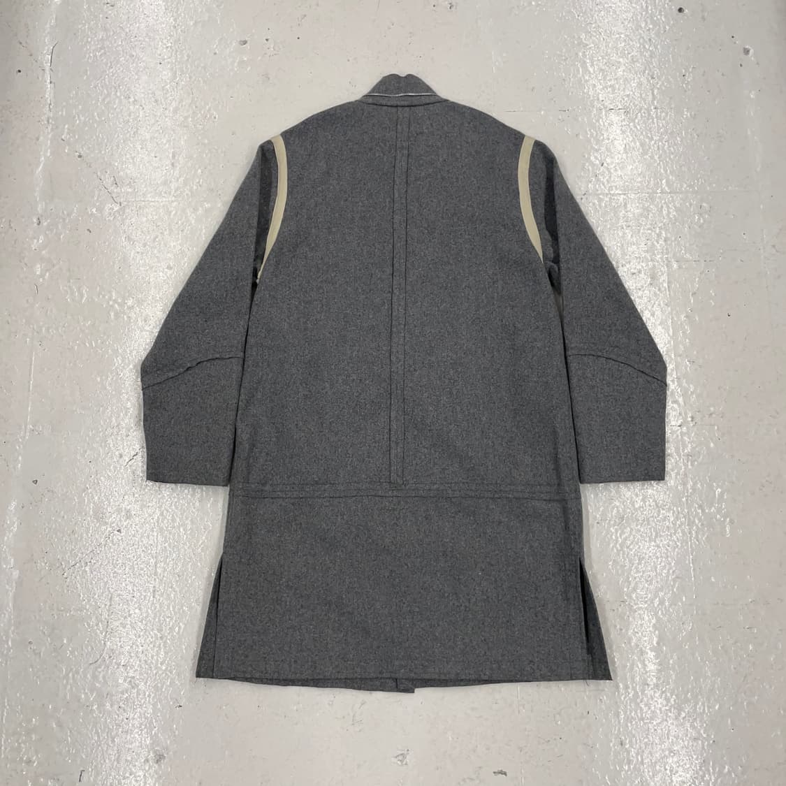 Double shock 라인 디테일 하이넥 울 코트 상품이미지4