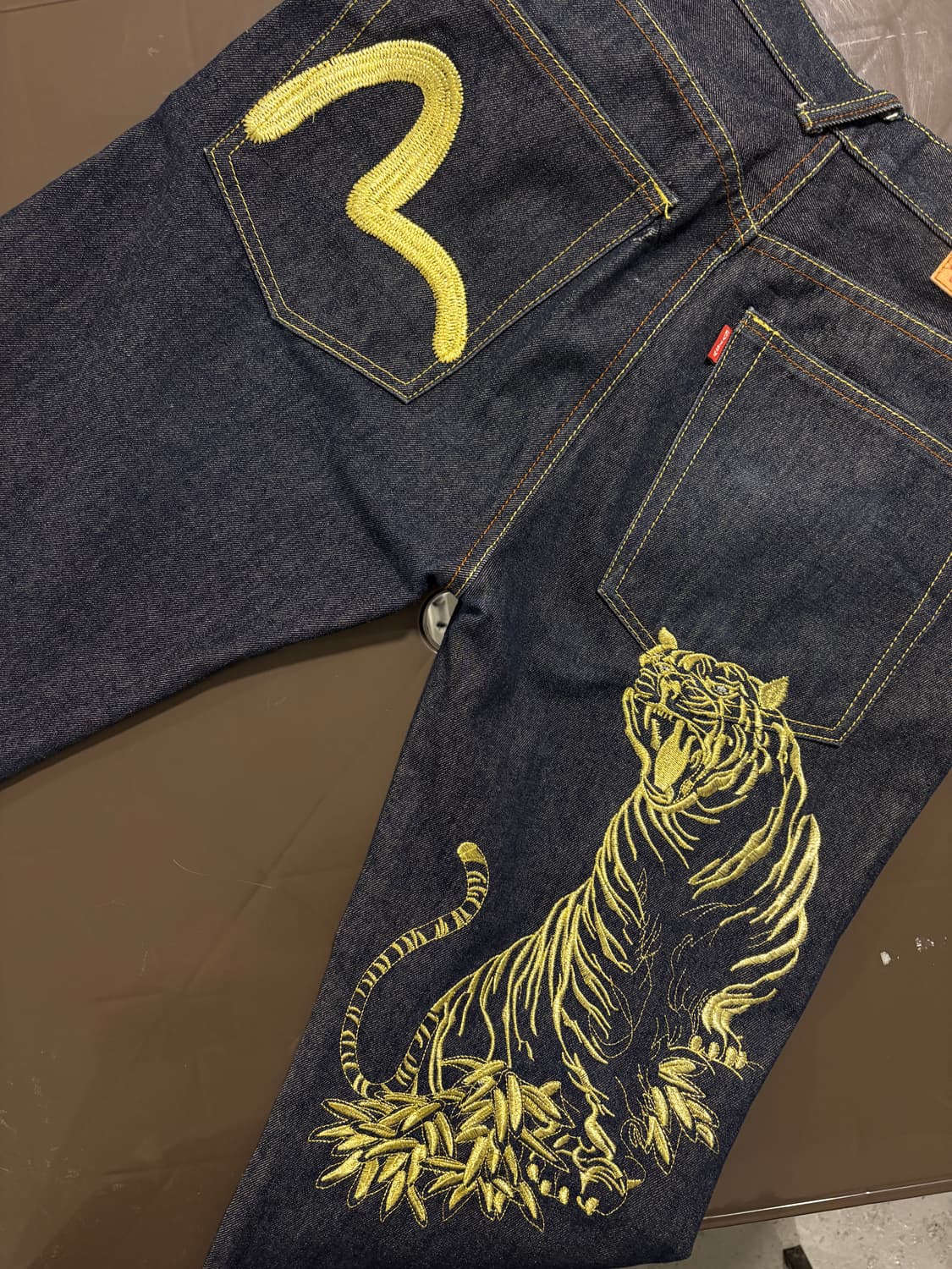 에비수 호랑이자수 데님팬츠  상품이미지3